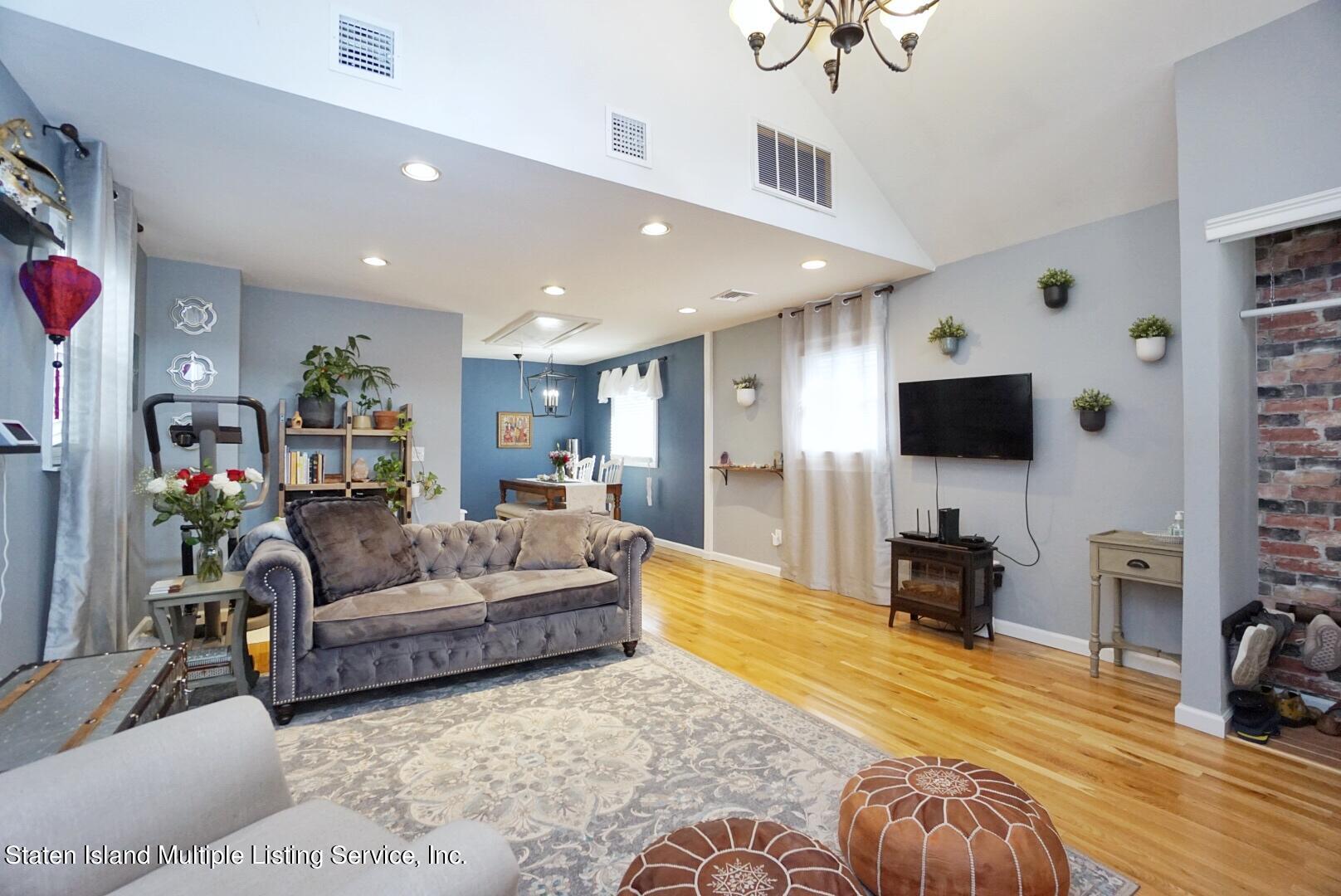 192 Bathgate Street Staten Island, NY 10312 - Photo 6 of 33 Photo May 09, 7 10 00 PM