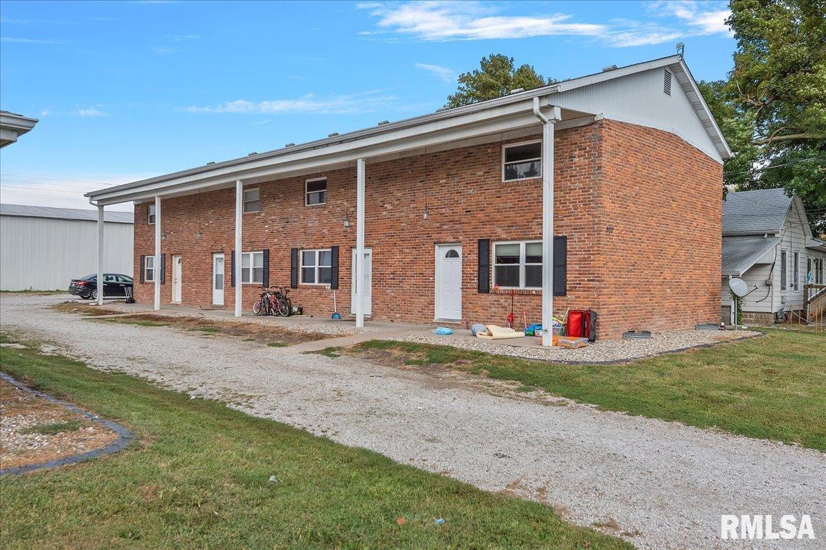 507 Washington Street Pawnee, IL 62558 - Photo 10 of 16