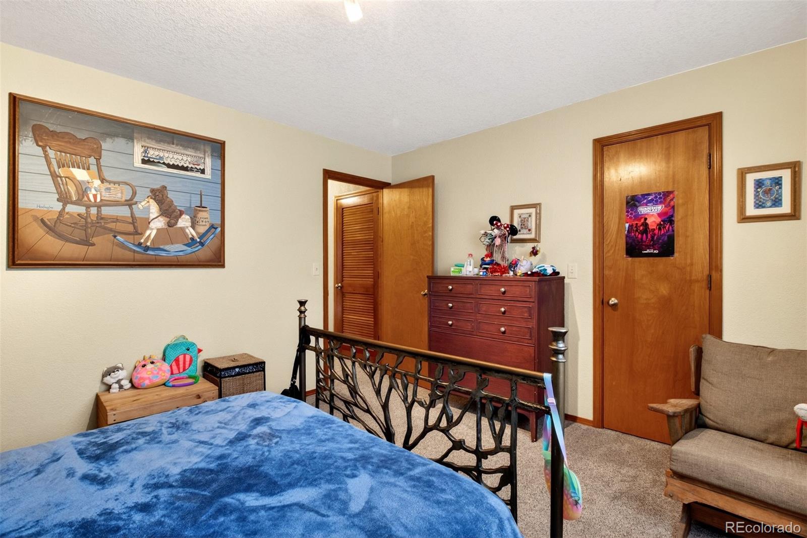 1445 Sutherland Road Manitou Springs, CO 80829 - Photo 24 of 43 a view of a livingroom with furniture and toys