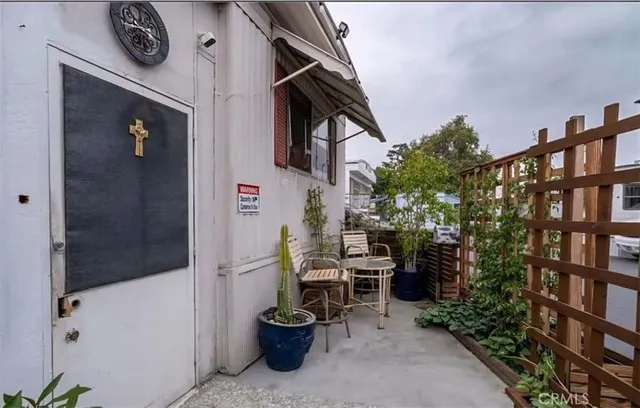 a view of entryway and hall