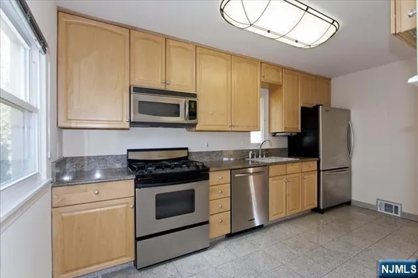 $999,000 | 177 Magnolia Avenue, Cresskill, NJ 07626