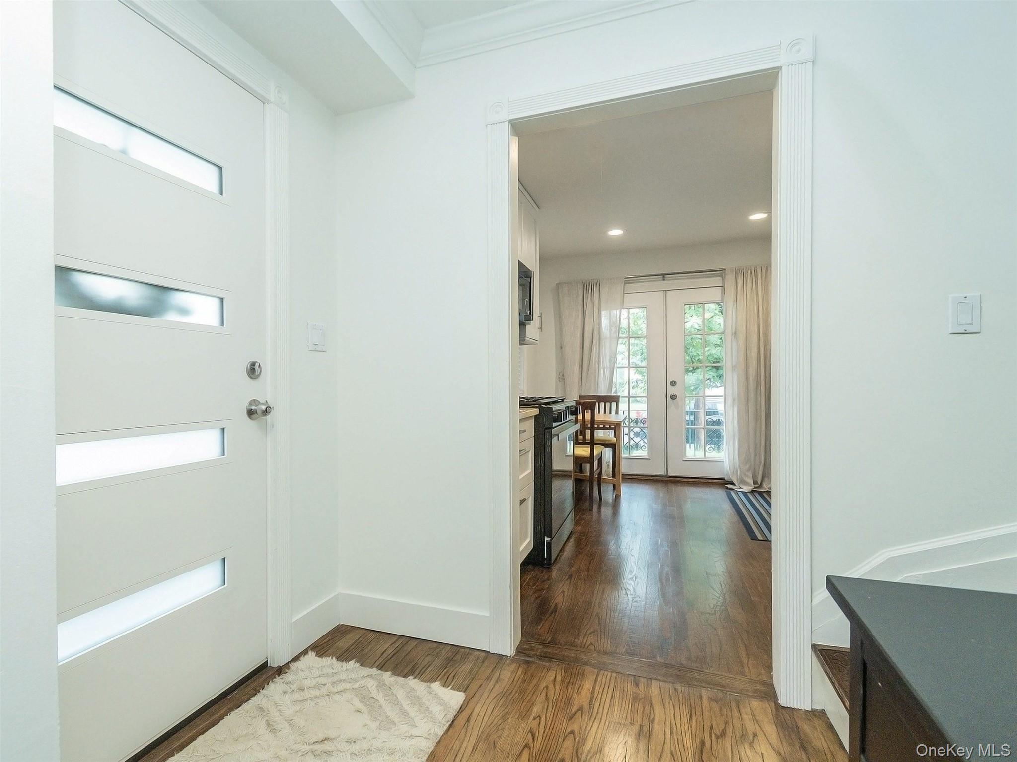 37 Dunwood Road, Unit B Port Washington, NY 11050 - Photo 2 of 27