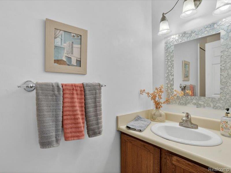 5081 Vines Road Howell, MI 48843 - Photo 37 of 77 31-5081-Vines-Rd-Howell-MI-48843-WindowStill-12.jpg