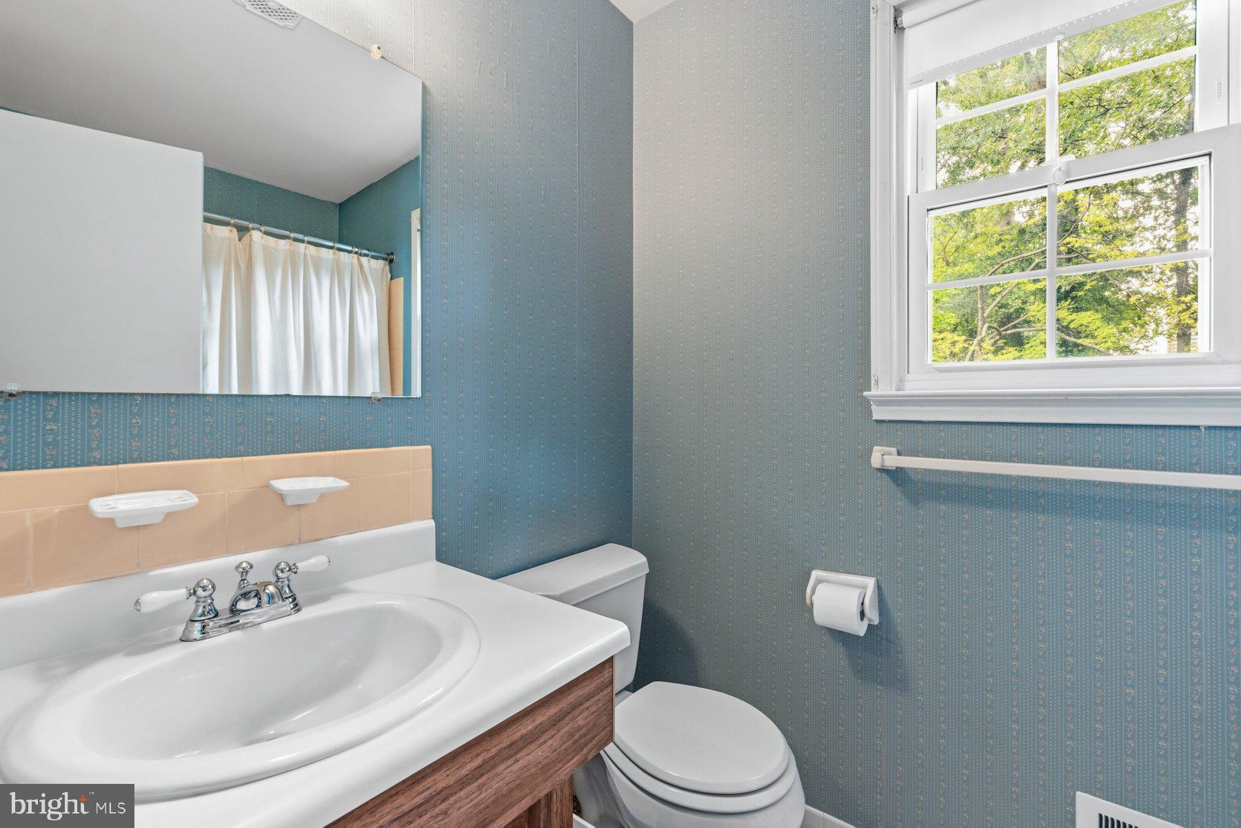 8402 Margo Road Lanham, MD 20706 - Photo 21 of 35 2nd level full bath