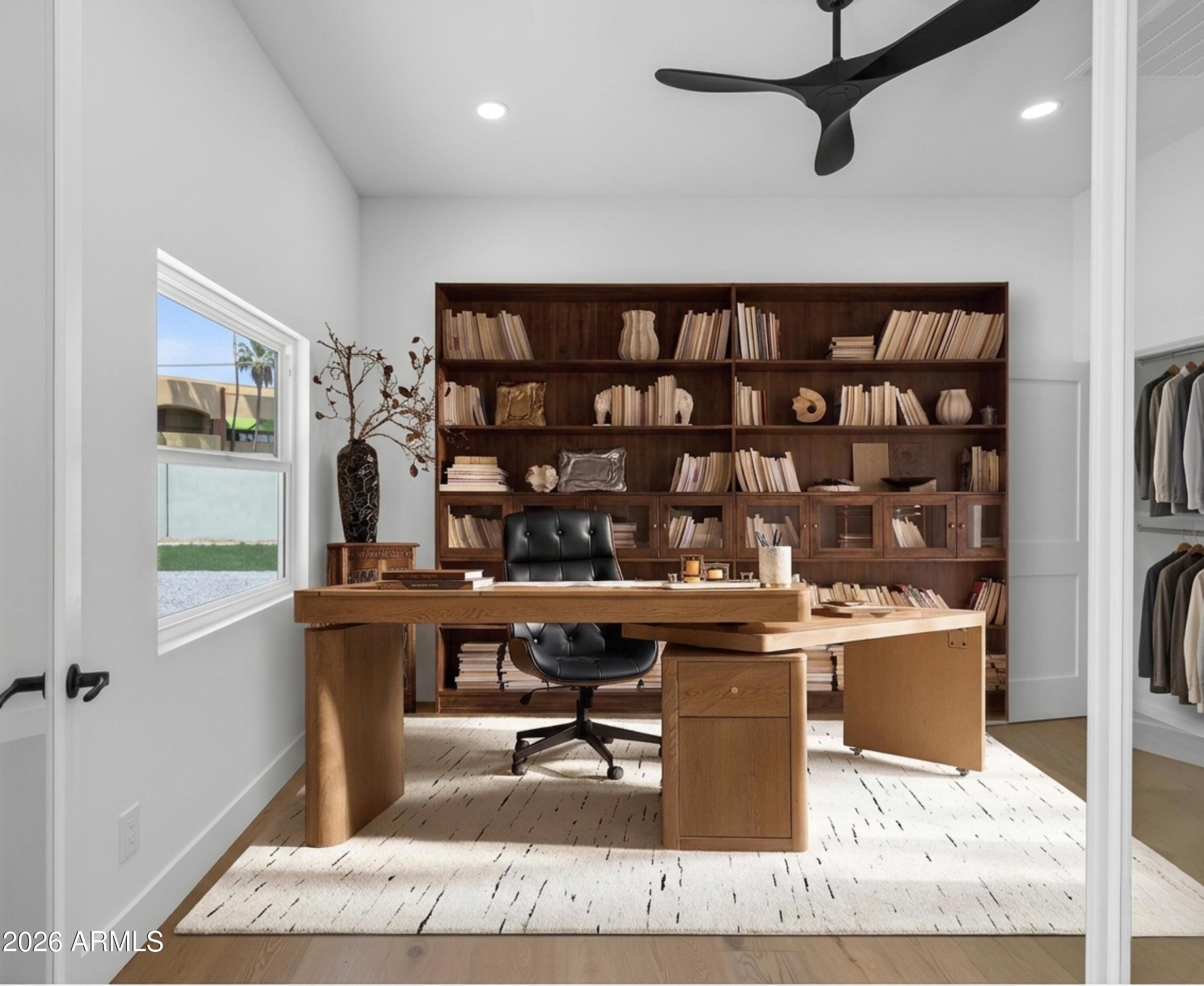 4048 East Edgemont Avenue Phoenix, AZ 85018 - Photo 31 of 88 Office daytime