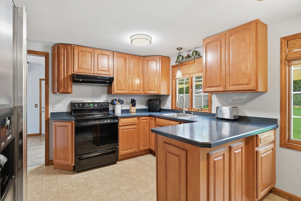 51 Briarcliff Street Springfield, MA 01128 - Photo 11 of 42