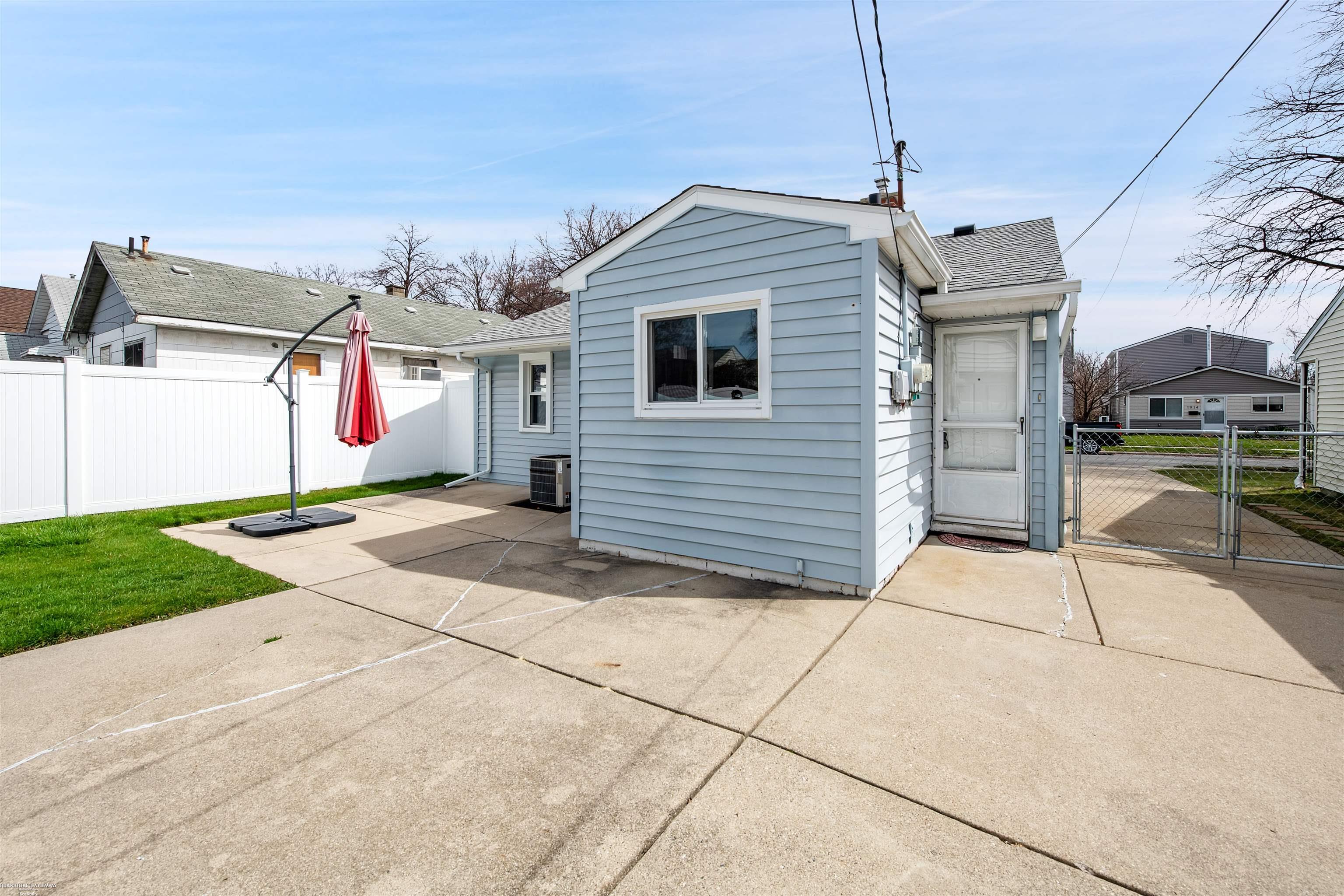 1921 Leitch Road Ferndale, MI 48220 - Photo 22 of 33 50105183-21.JPG