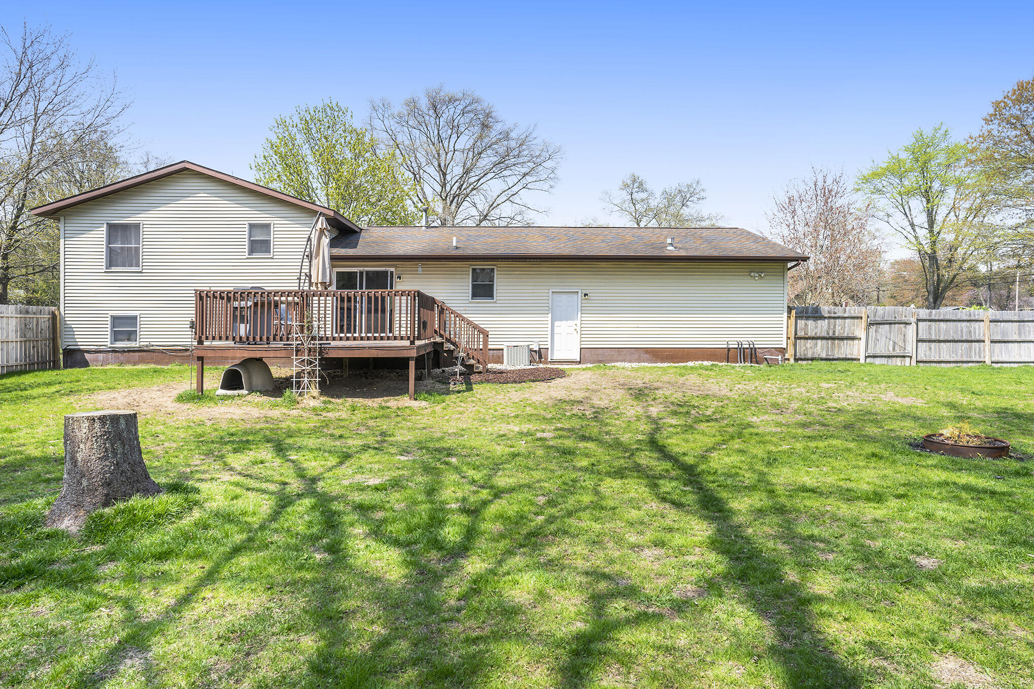 4561 Quarterline Road Muskegon, MI 49444 - Photo 4 of 27 DSC05986