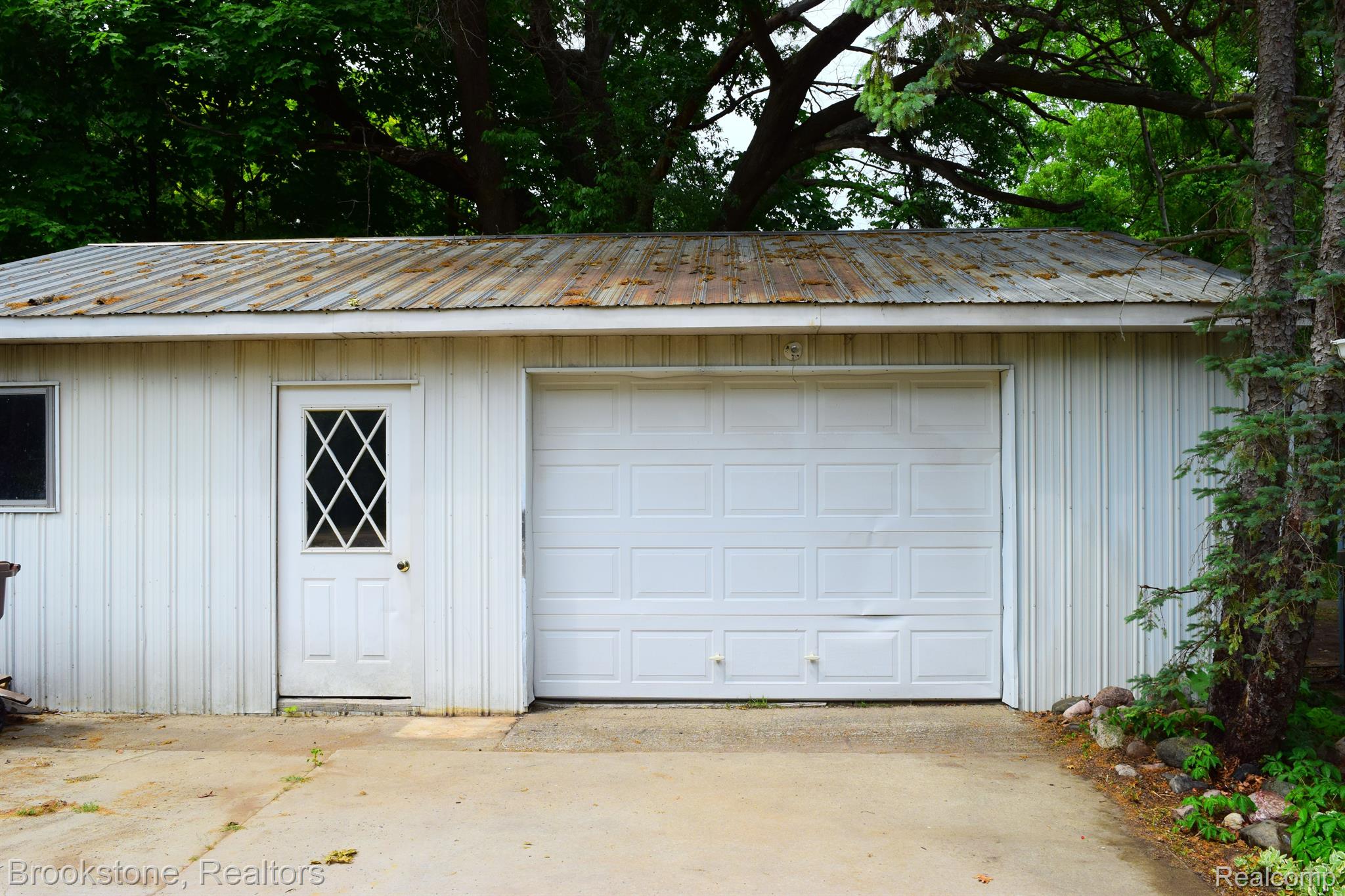 3745 Gale Road Eaton Rapids, MI 48827 - Photo 17 of 21 huge garage!