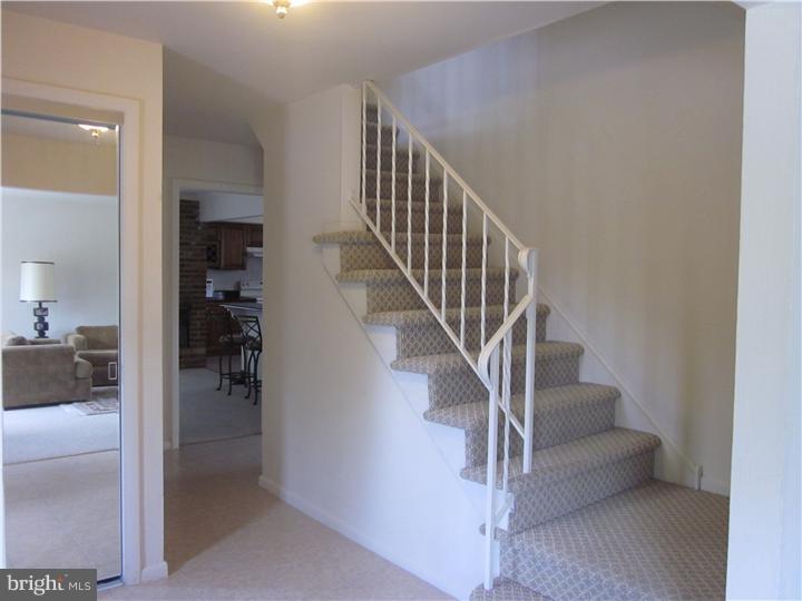 10 Stonebridge Road Cherry Hill, NJ 08003 - Photo 4 of 23 Foyer