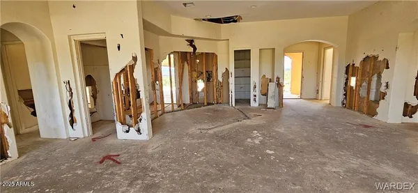 a view of a big room with closet area