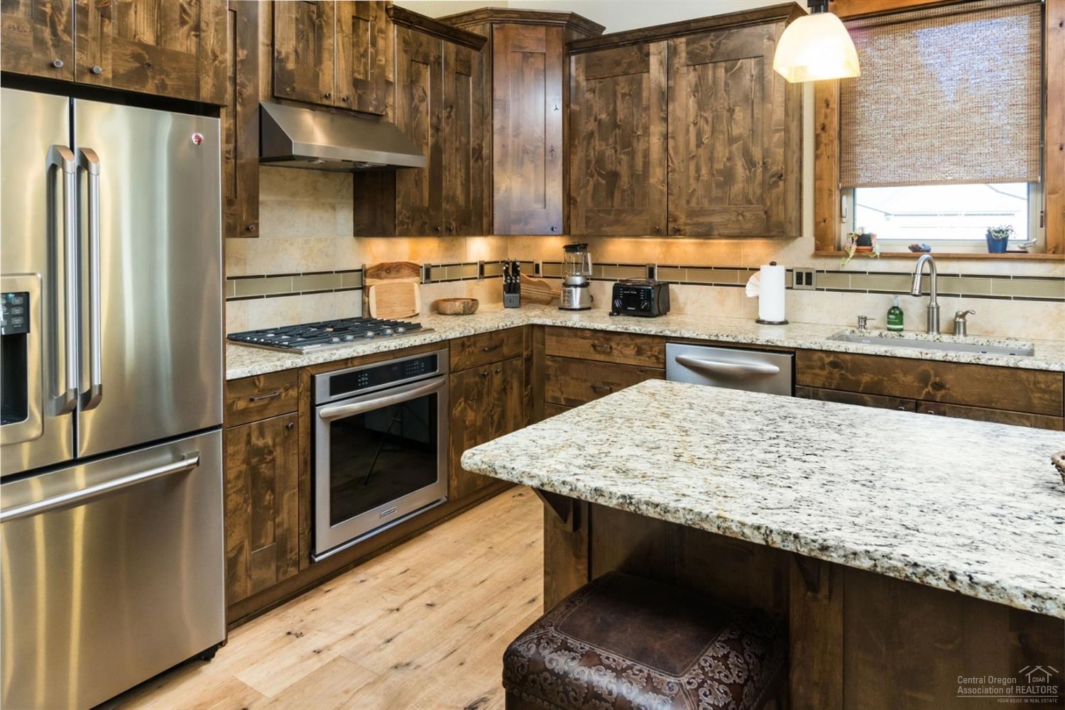 60403 Kangaroo Loop Bend, OR 97702 - Photo 5 of 15 Additional Photo