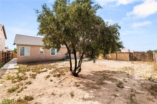 $399,999 | 13579 Thunderbird Place, Victorville, CA 92392
