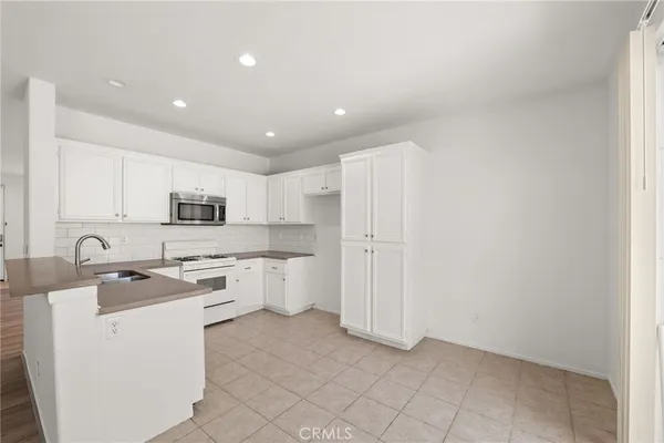 $399,999 | 13579 Thunderbird Place, Victorville, CA 92392