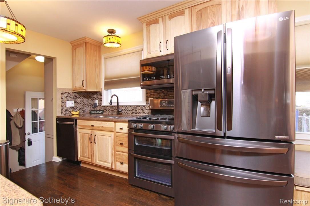 1861 Columbia Road Berkley, MI 48072 - Photo 8 of 22 IMG_3803-r.jpg