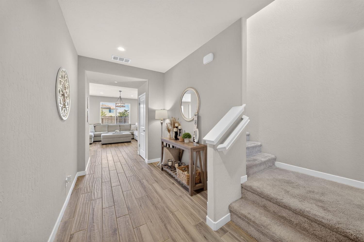 4219 North Reed Avenue Fresno, CA 93723 - Photo 5 of 38 Entryway