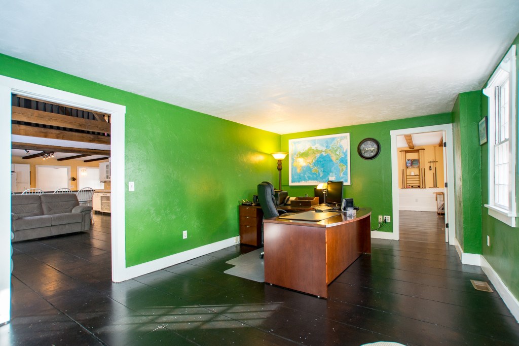 388 Angell Road Lincoln, RI 02865 - Photo 4 of 39 Gallery Image 4