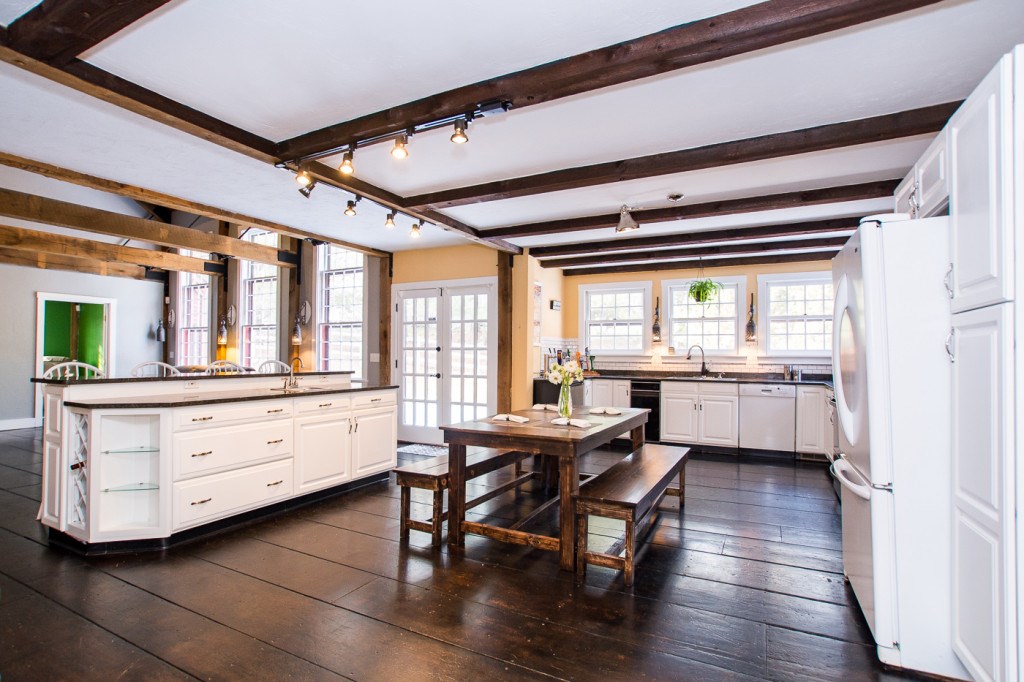 388 Angell Road Lincoln, RI 02865 - Photo 8 of 39 Gallery Image 8