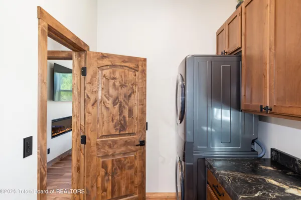 $1,090,000 | 347 Alpine Mdw Loop, Alpine, WY 83128