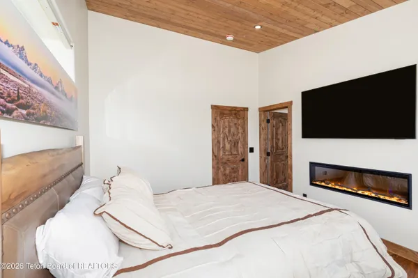 $1,090,000 | 347 Alpine Mdw Loop, Alpine, WY 83128