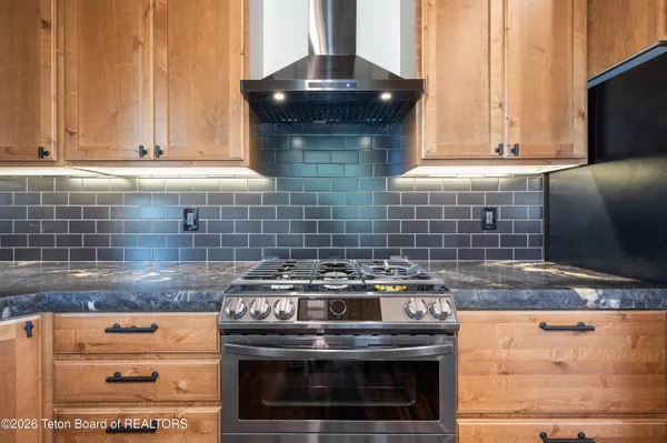 $1,090,000 | 347 Alpine Mdw Loop, Alpine, WY 83128