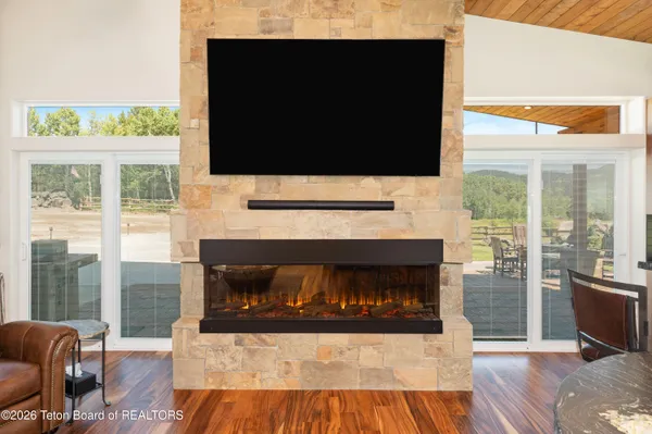 $1,090,000 | 347 Alpine Mdw Loop, Alpine, WY 83128