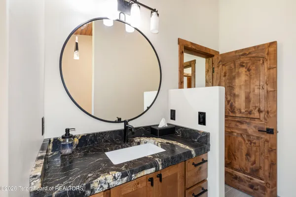 $1,090,000 | 347 Alpine Mdw Loop, Alpine, WY 83128