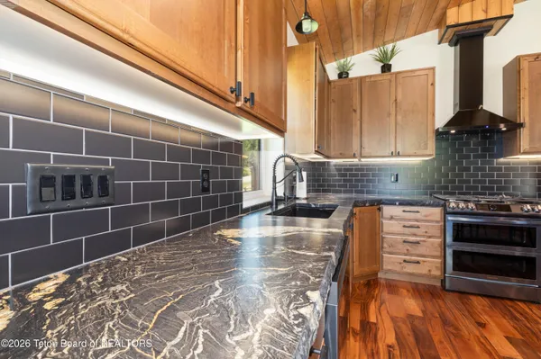 $1,090,000 | 347 Alpine Mdw Loop, Alpine, WY 83128