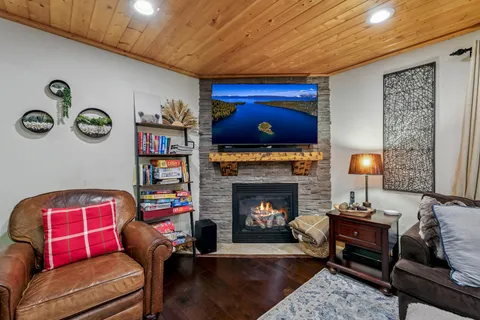 $950,000 | 1133 Regency Way, Tahoe Vista, CA 96148