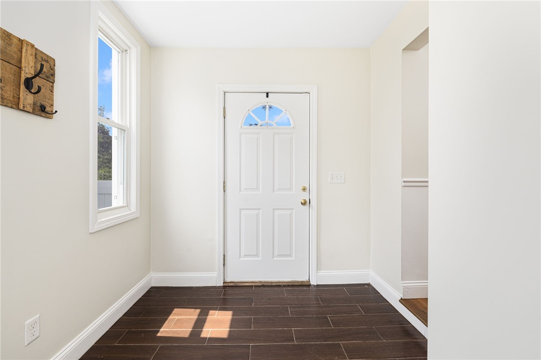 6 Larkspur Road Warwick, RI 02886 - Photo 6 of 48 Gallery Image 6