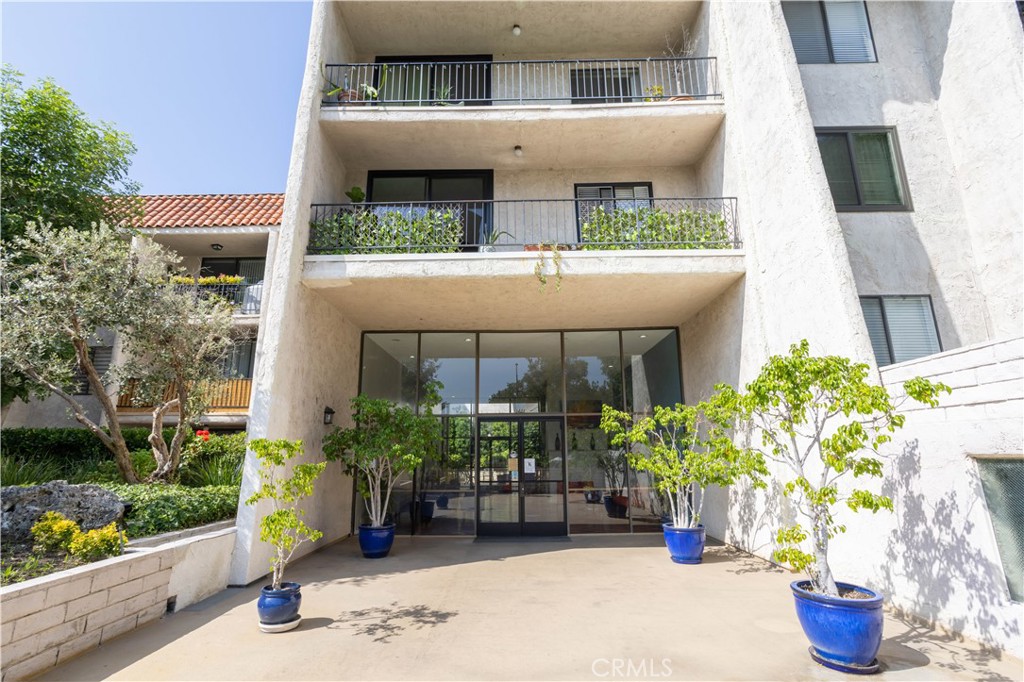 1401 Valley View Road, Unit 124 Glendale, CA 91202 - Photo 1 of 1 a front view of a house with a garden