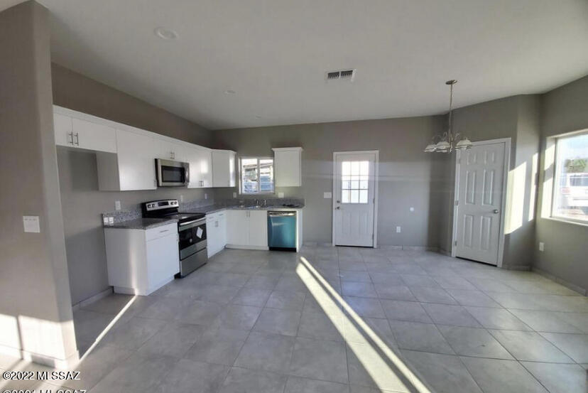 4330 West Elvado Road Tucson, AZ 85746 - Photo 3 of 16 Gallery Image 3