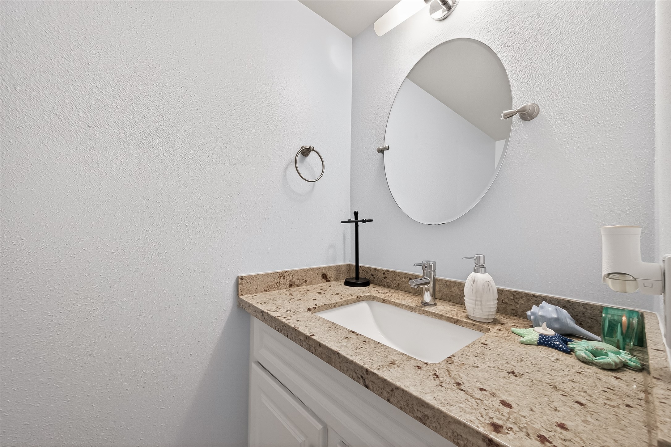 6541 Wanda Lane Houston, TX 77074 - Photo 22 of 37 Half Bath 1st Floor