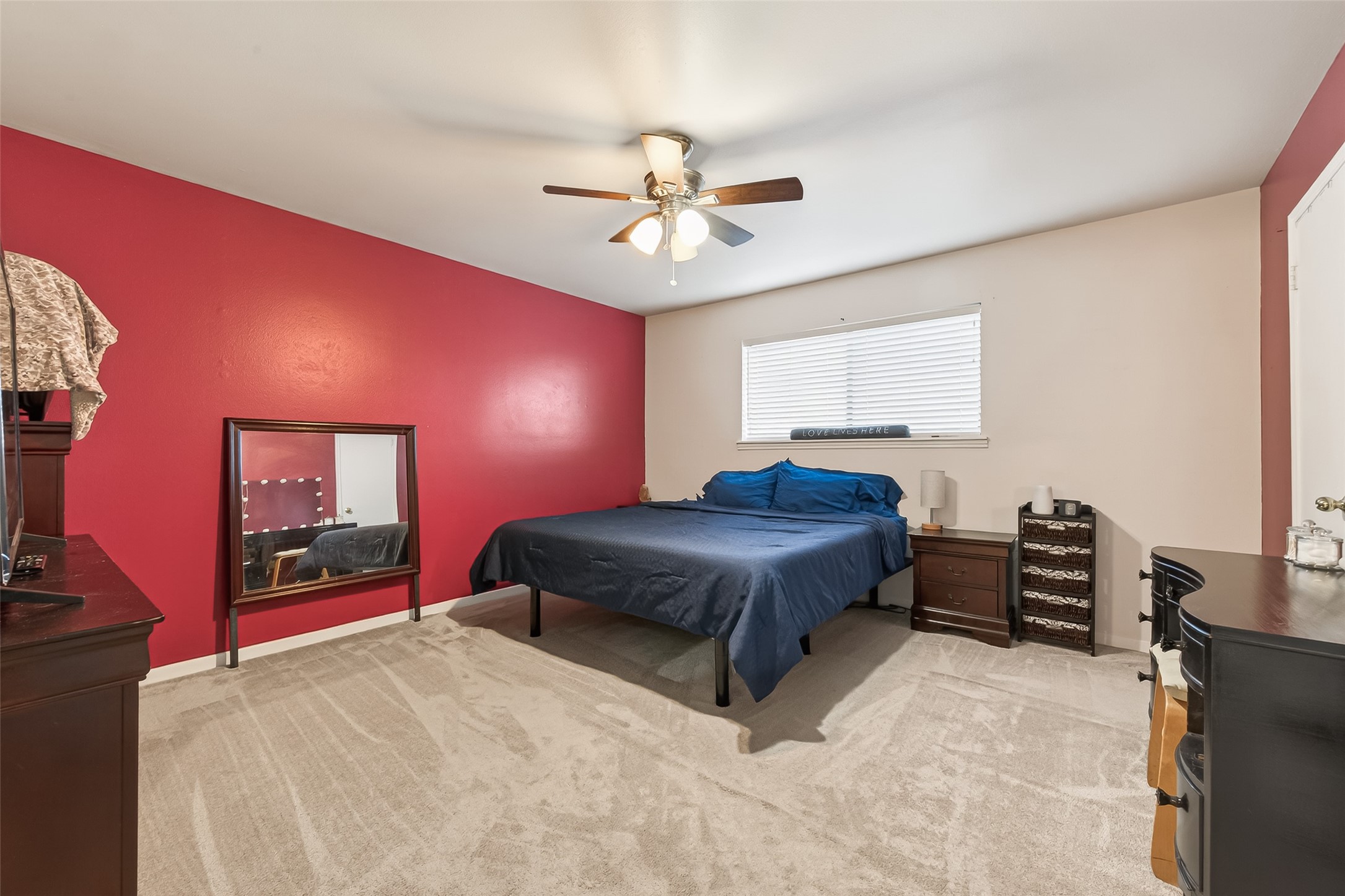 6541 Wanda Lane Houston, TX 77074 - Photo 23 of 37 Primary Bedroom