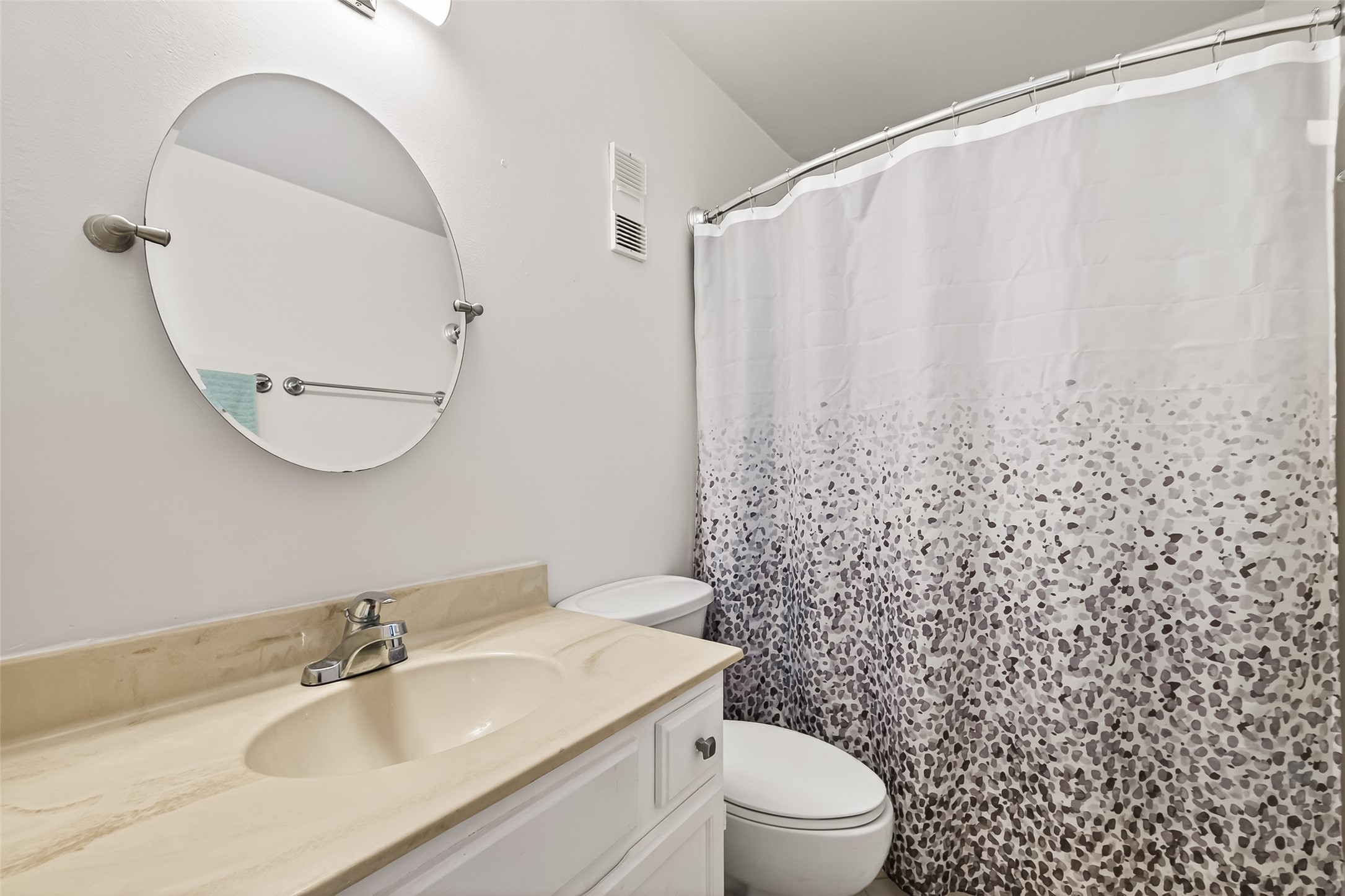 6541 Wanda Lane Houston, TX 77074 - Photo 26 of 37 Primary Bathroom