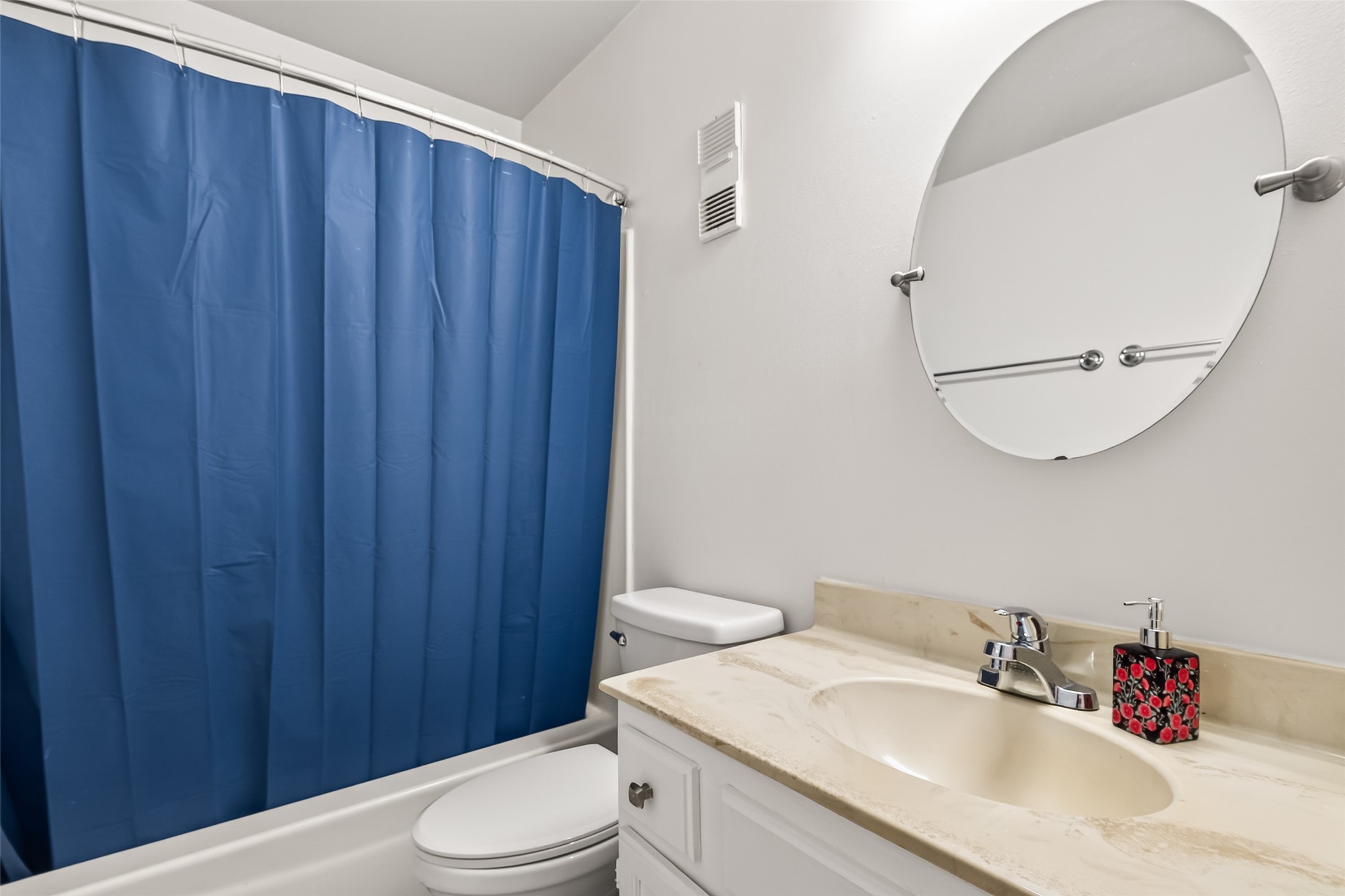 6541 Wanda Lane Houston, TX 77074 - Photo 30 of 37 2nd Bathroom