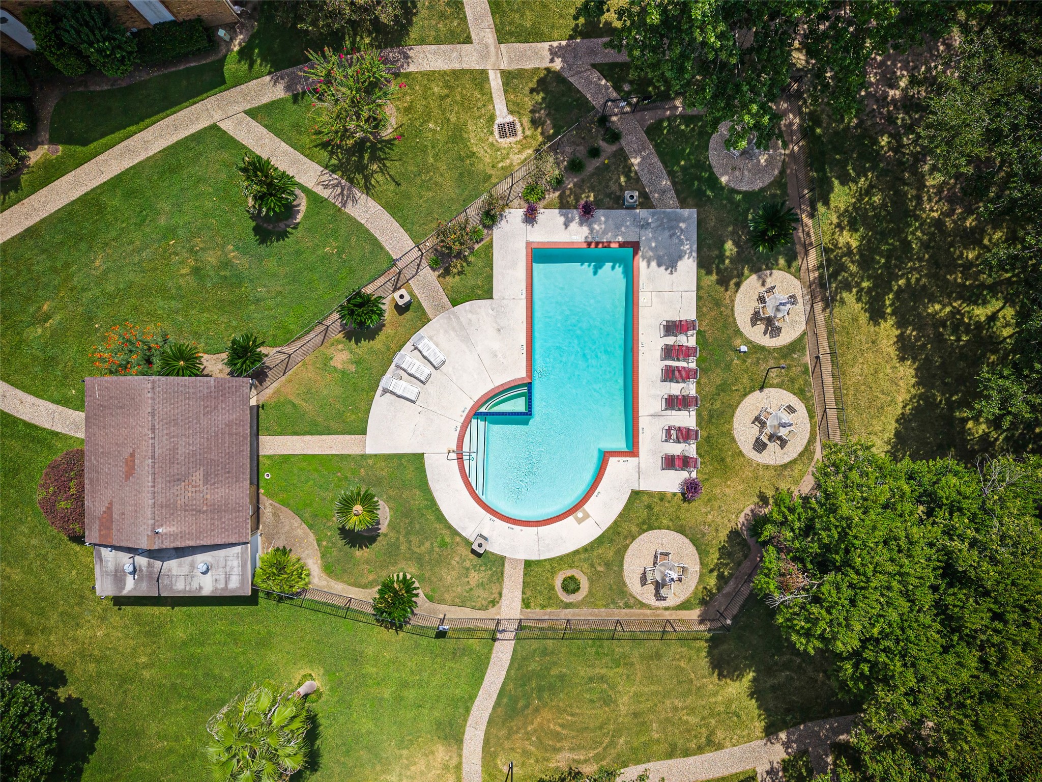 6541 Wanda Lane Houston, TX 77074 - Photo 34 of 37 Swimming Pool