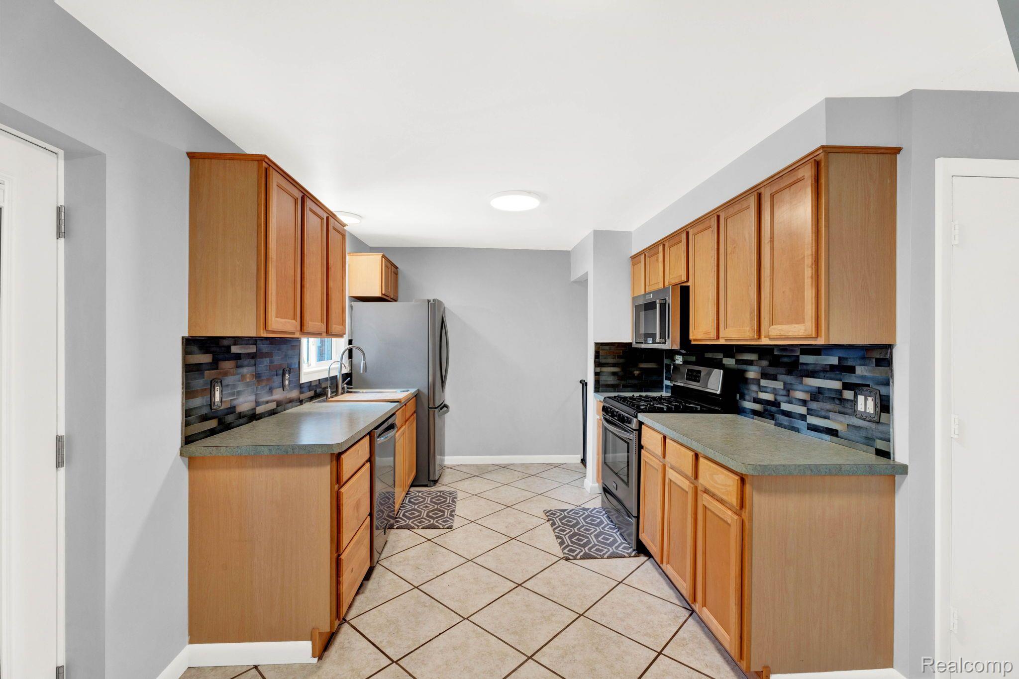 3835 Elmhurst Road Waterford, MI 48328 - Photo 19 of 44 Kitchen