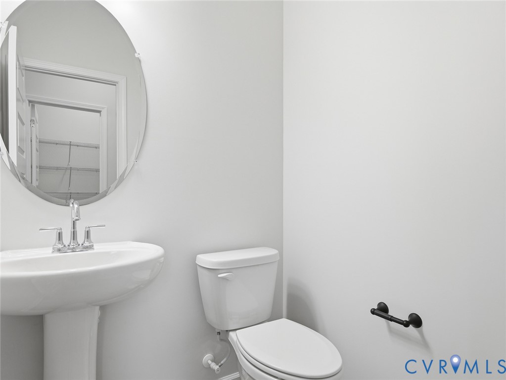 161 Corcoran Way Aylett, VA 23009 - Photo 17 of 21 a bathroom with a toilet a sink and mirror