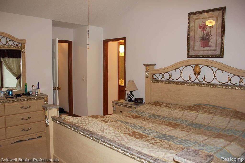 45202 Danbury Road Canton, MI 48188 - Photo 10 of 20 Master Bedroom a.jpg