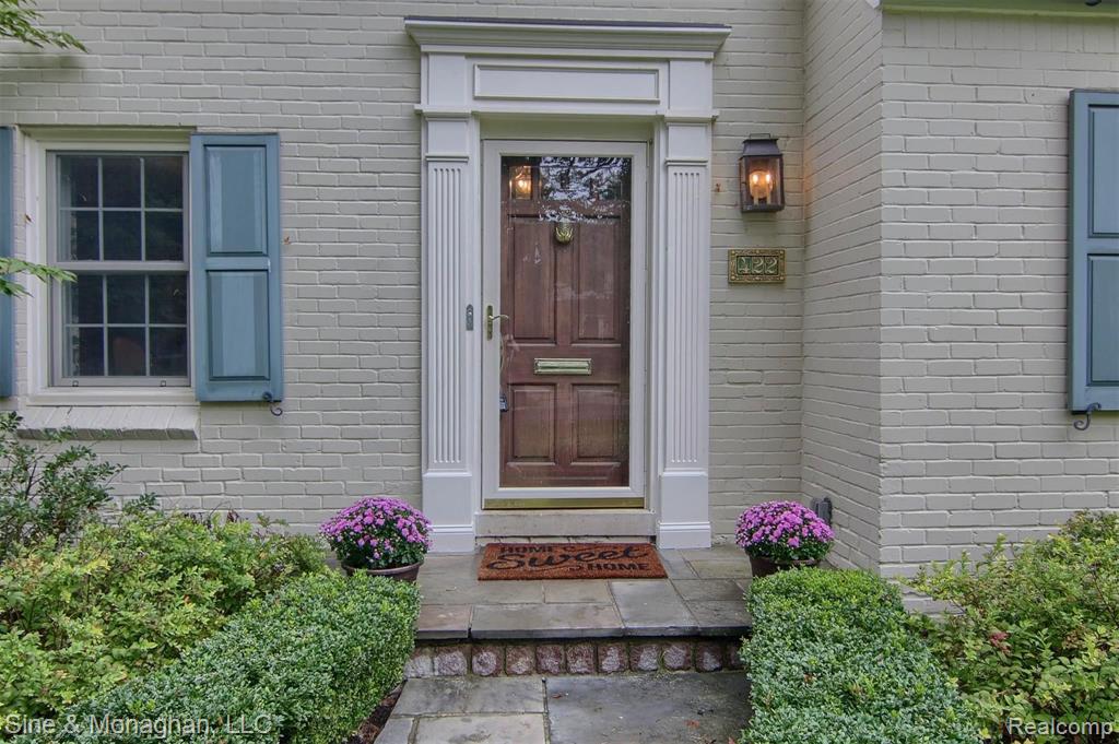 422 Moran Road Grosse Pointe Farms, MI 48236 - Photo 2 of 33