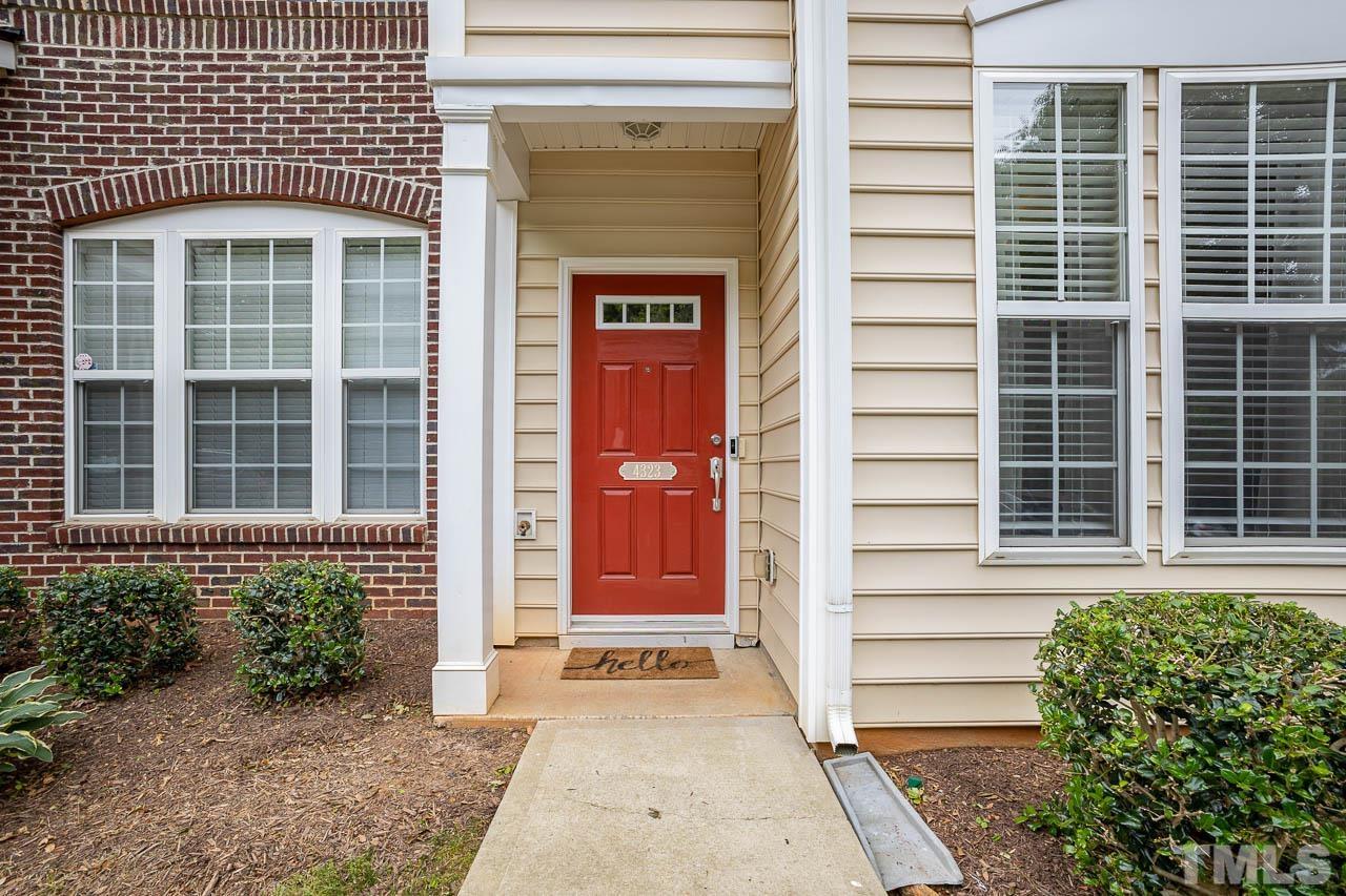 4323 Sugarbend Way Raleigh, NC 27606 - Photo 4 of 25 Gallery Image 4