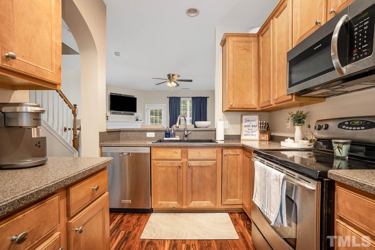 4323 Sugarbend Way Raleigh, NC 27606 - Photo 8 of 25 Gallery Image 8