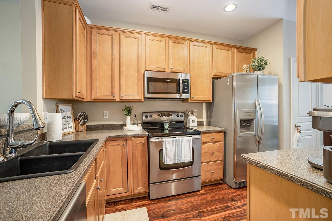 4323 Sugarbend Way Raleigh, NC 27606 - Photo 9 of 25 Gallery Image 9