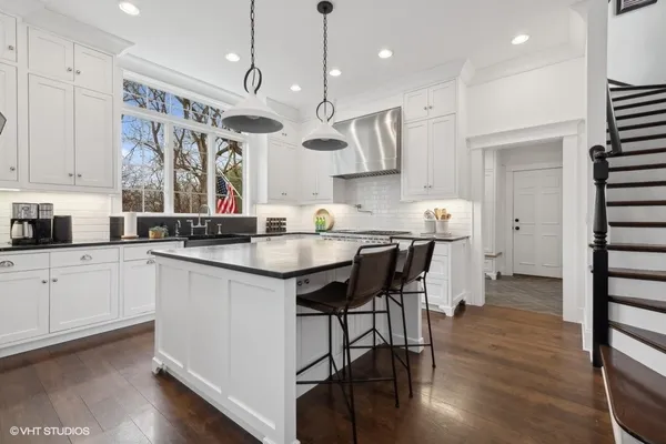 $1,995,000 | 383 West County Line Road, Barrington Hills, IL 60010