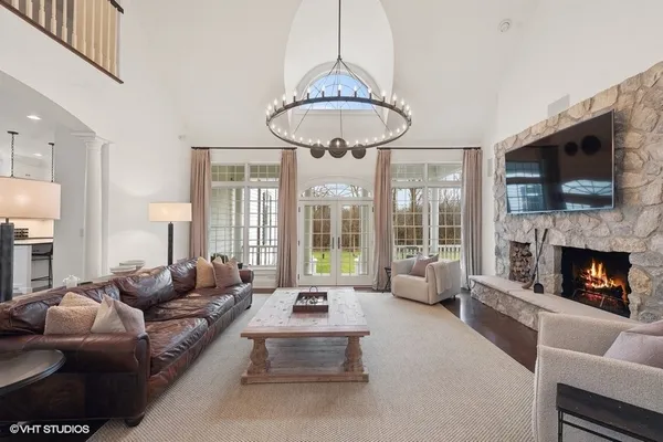$1,995,000 | 383 West County Line Road, Barrington Hills, IL 60010