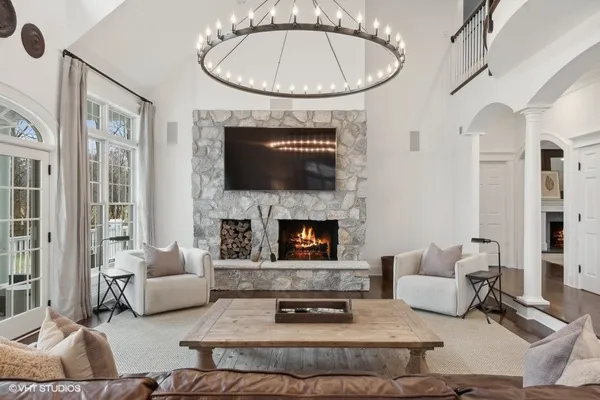 $1,995,000 | 383 West County Line Road, Barrington Hills, IL 60010