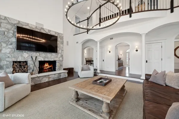 $1,995,000 | 383 West County Line Road, Barrington Hills, IL 60010