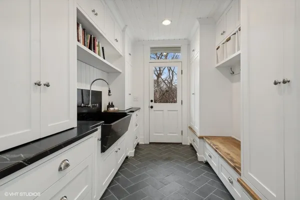 $1,995,000 | 383 West County Line Road, Barrington Hills, IL 60010