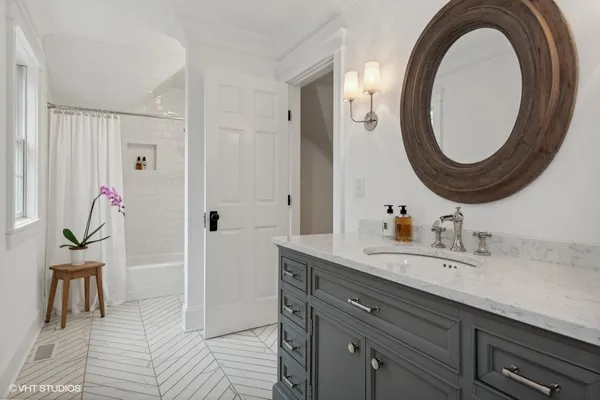 $1,995,000 | 383 West County Line Road, Barrington Hills, IL 60010